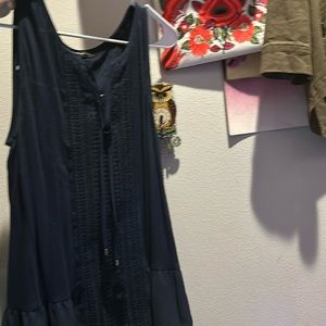 White House black market size m top